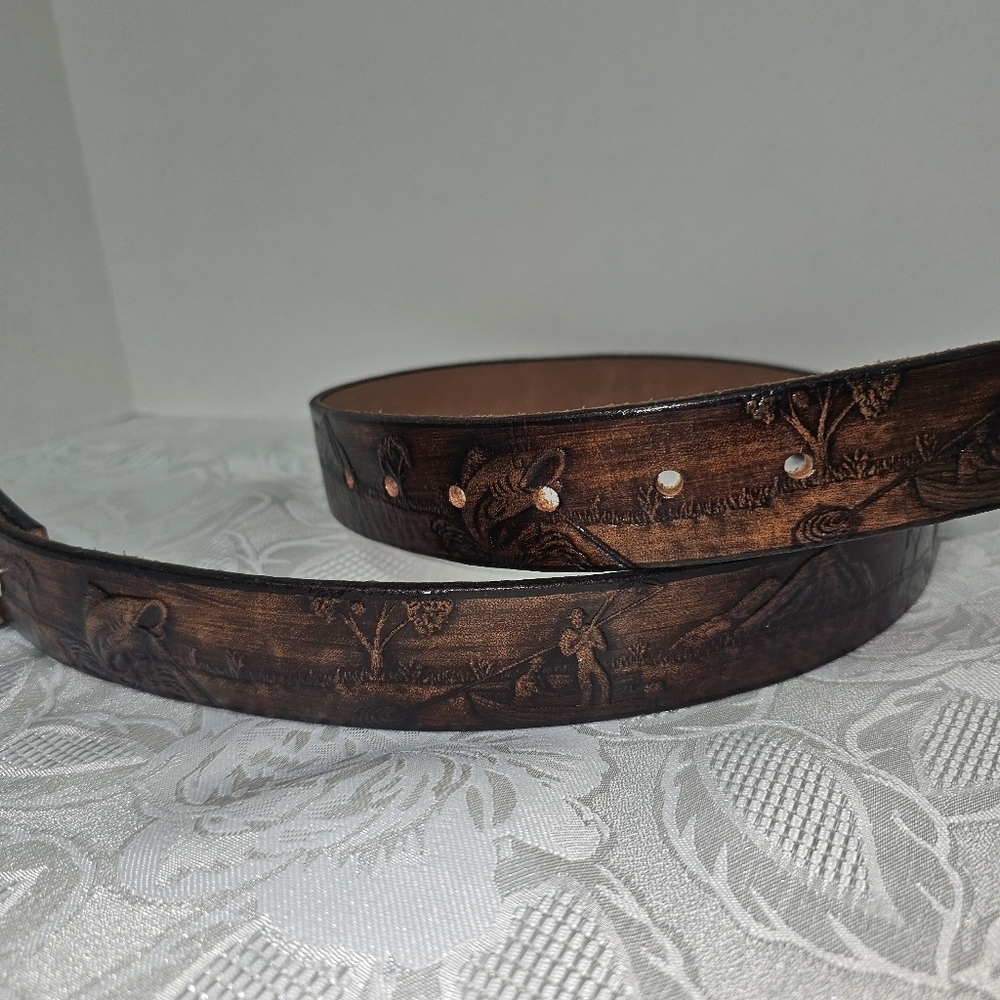 Vintage Handmade Leather with embossed Wildlife Scene Design Western Style Sz 32 - Picture 4 of 10